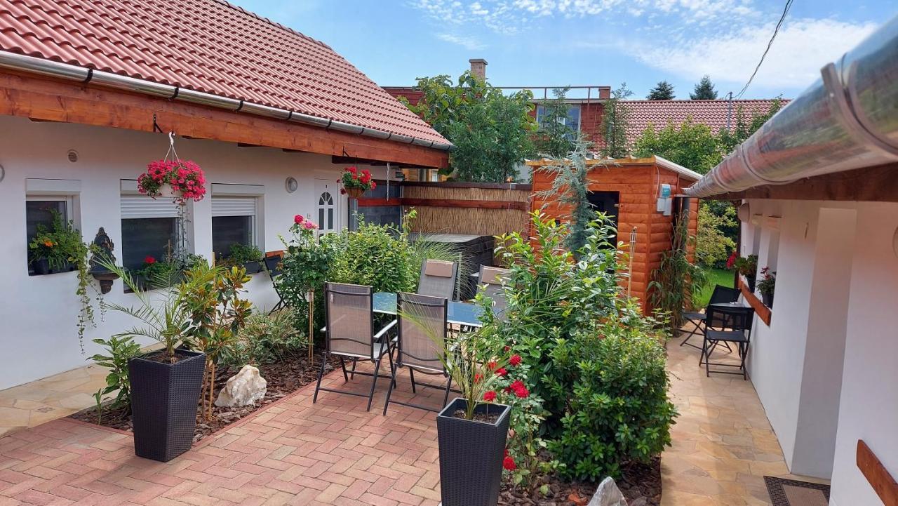 דירות Gyöngyös Gyongy Apartmanhazak מראה חיצוני תמונה