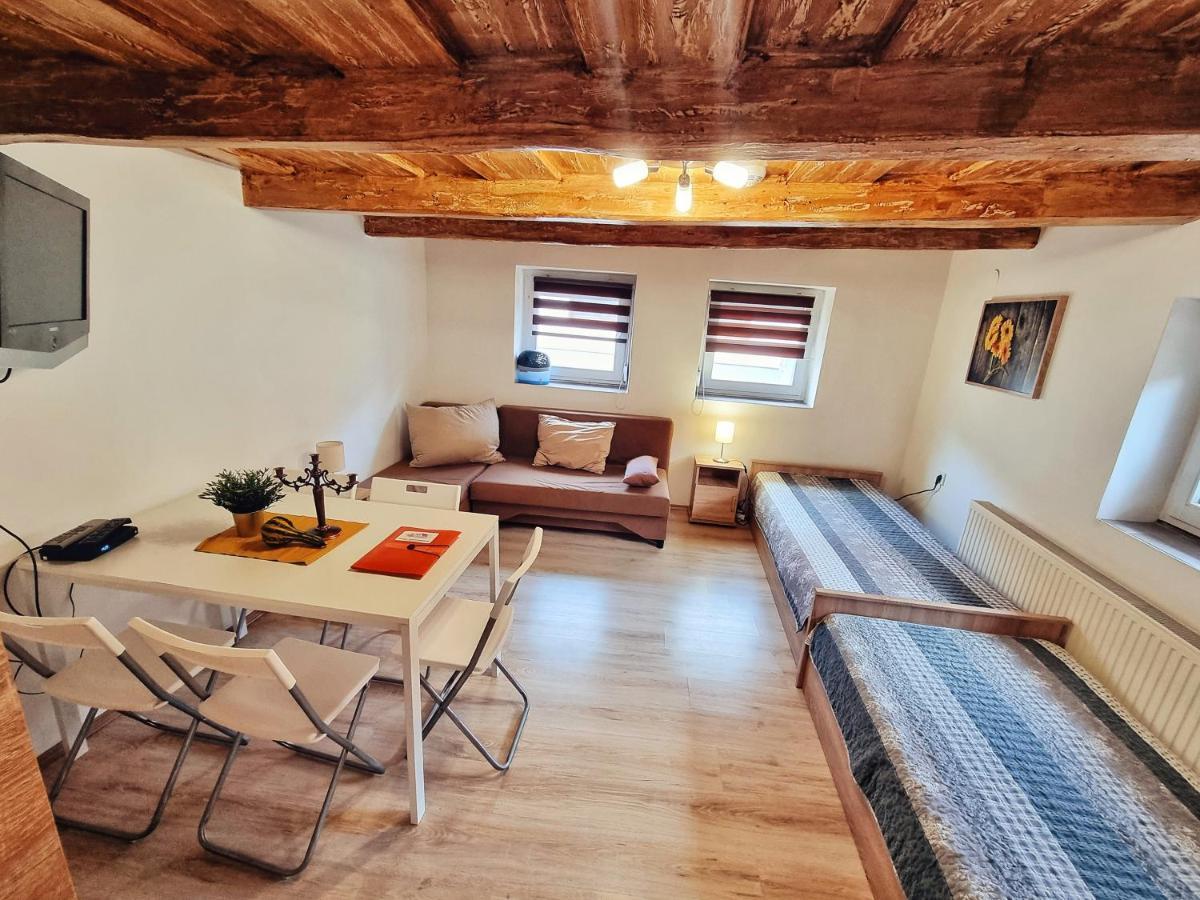 דירות Gyöngyös Gyongy Apartmanhazak מראה חיצוני תמונה