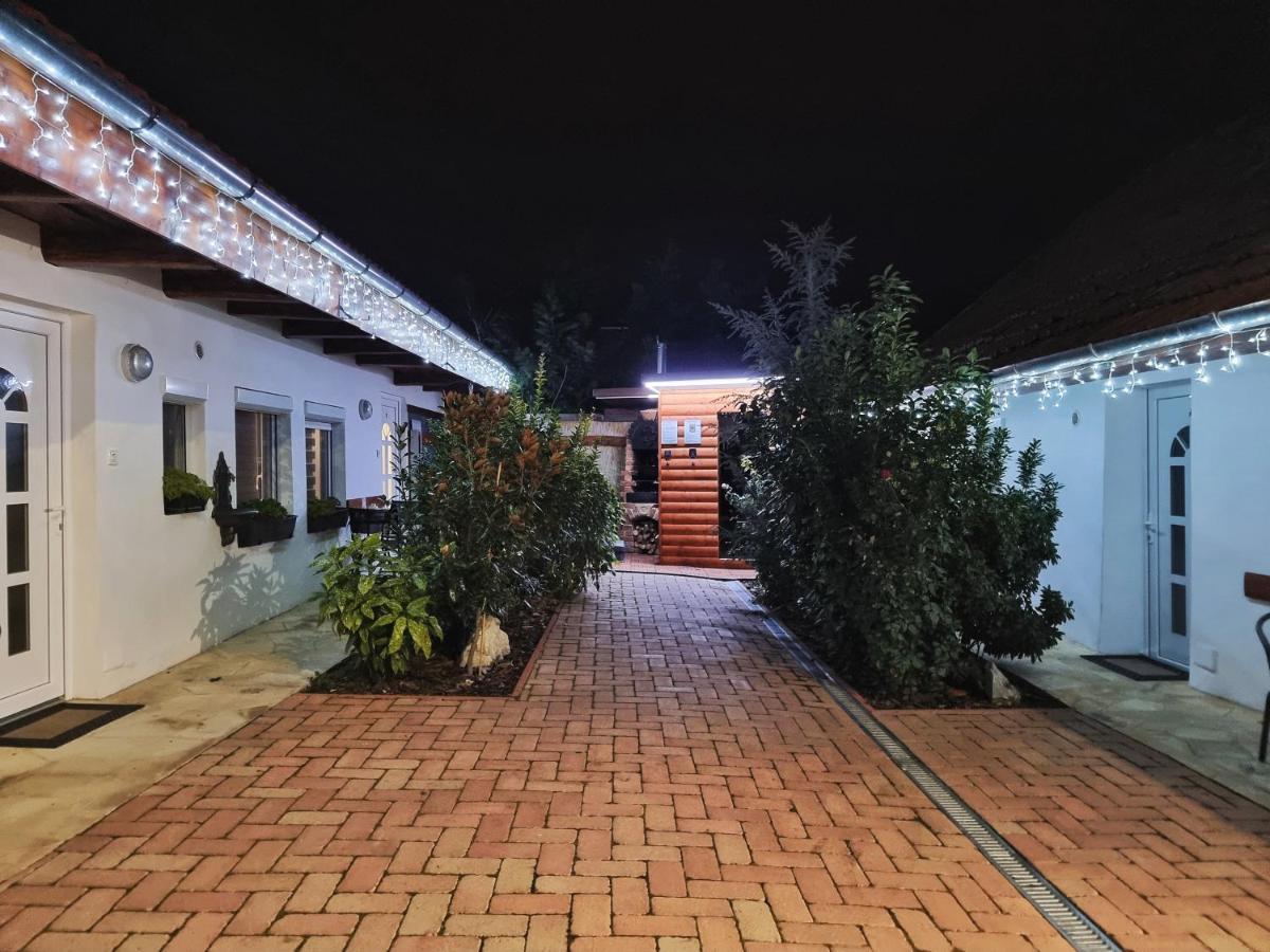 דירות Gyöngyös Gyongy Apartmanhazak מראה חיצוני תמונה